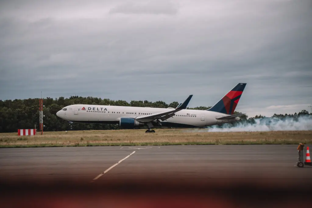 Image de l'article Les aéroports de Normandie unis pour un accueil mémoriel d’exception : les vétérans du DDAY reçus à l’Aéroport de Deauville-Normandie de Sealar - Aéroports de Normandie